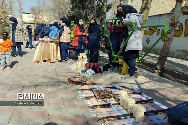 بازارچه محصولات خانگی در دبیرستان عصمت صفادشت