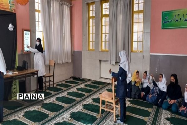 طرح جهادی پیشگامان سلامت در مدارس ناحیه هفت مشهد مقدس