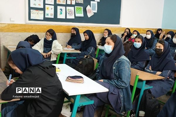 کارگاه  آموزشی هلال احمر پیرامون طرح دادرس در مدرسه تربیت رودهن