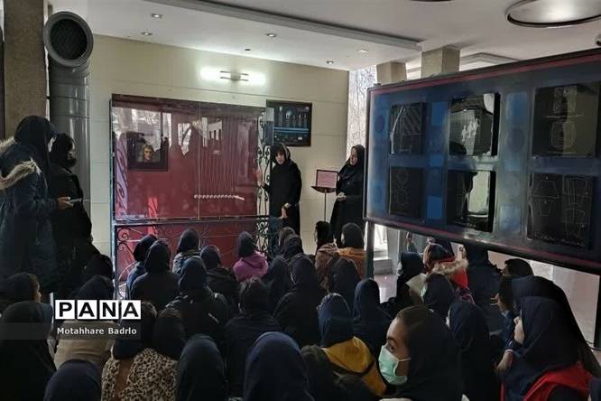 بازدید دانشآموزان آموزشگاه فرزانگان اسلامشهر ازمرکزعلوم و ستارهشناسی