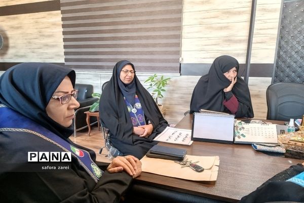 نشست ماهانه مجلس دانش‌آموزی ناحیه چهار شیراز