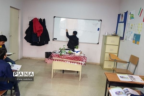 اداره یک روز مدرسه در طرح ایما توسط دانش‌آموزان دبستان پسرانه  سما یک رودهن