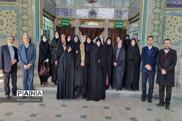 حضور جمعی از همکاران و فرهنگیان آموزش و پرورش منطقه ۲ تهران در بارگاه ملکوتی حضرت شاه عبدالعظیم حسنی(ع)