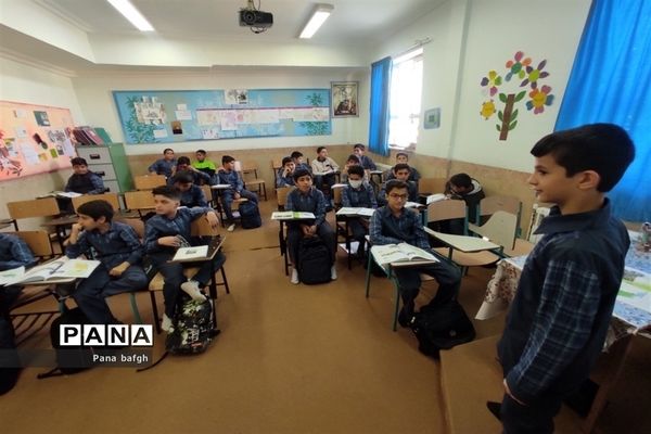 دانش‌آموزان بافقی مسئولیت اداره یک روز مدارس را به عهده داشتند