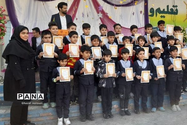 برگزاری جشن ستارگان درون مدرسه‌ای دبستان کشاورز بهارستان دو