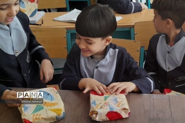 برگزاری جشن ستارگان درون مدرسه‌ای دبستان کشاورز بهارستان دو