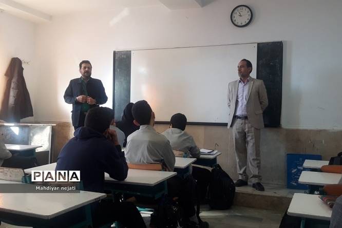 برگزاری جلسات جهاد تبیین در دبیرستان امام علی(ع) یک رودهن