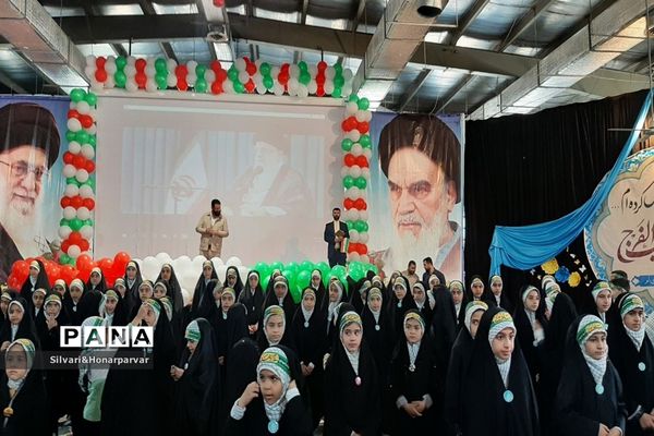 همایش  دهه نودی‌ها و همخوانی سرود سلام فرمانده ۲در جهرم