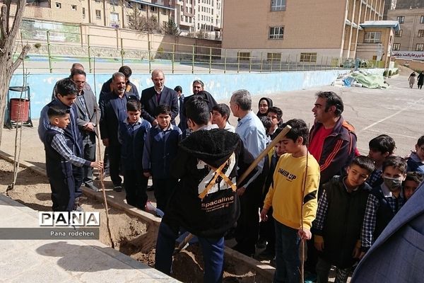 مراسم نمادین  روز درختکاری در دبستان پسرانه ایمان رودهن