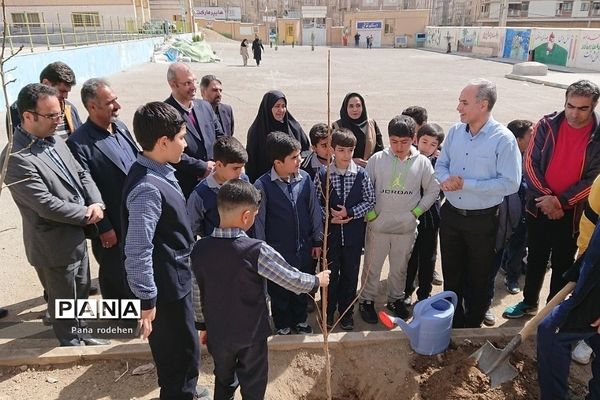 مراسم نمادین  روز درختکاری در دبستان پسرانه ایمان رودهن