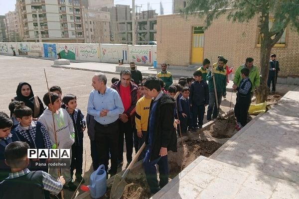 مراسم نمادین  روز درختکاری در دبستان پسرانه ایمان رودهن