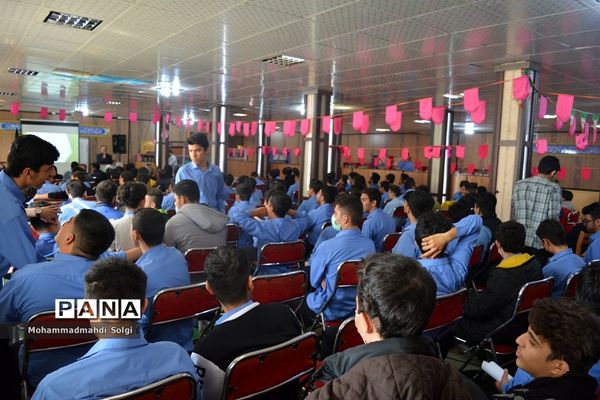 تجلیل از دانش‌آموزان برتر و مقام آور مدرسه شهید کلهر