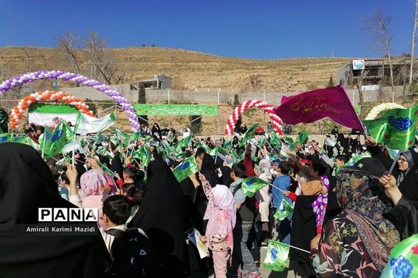 هم خوانی سرودهای زیبای «ذکر جهانی» و «عزیزم حسین2» در بلوار شهید چمران شیراز