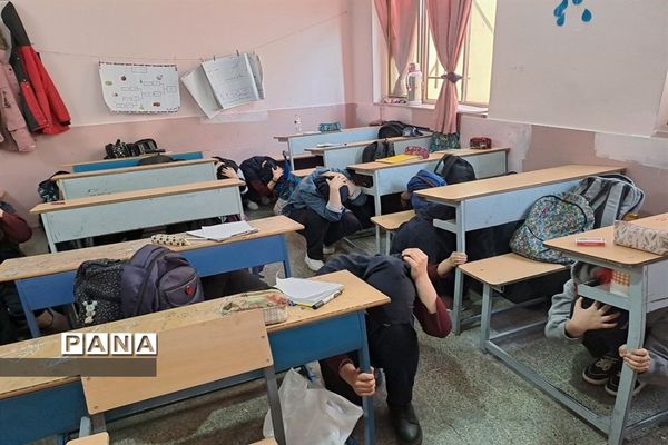 جلسه آموزشی طرح دادرس در دبیرستان سیزده آبان ناحیه یک کرج