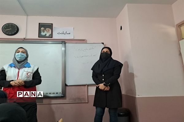 جلسه آموزشی طرح دادرس در دبیرستان سیزده آبان ناحیه یک کرج