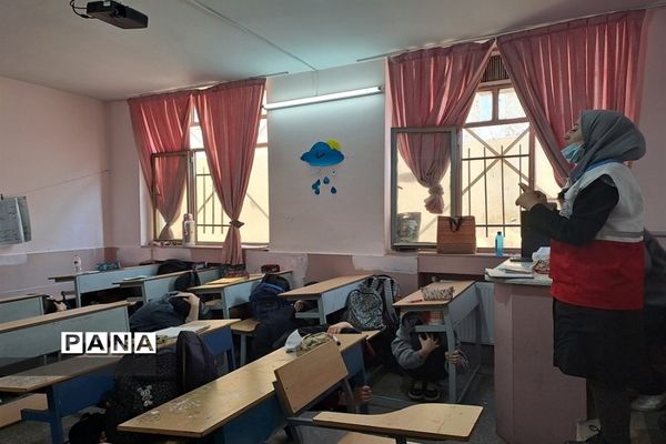 جلسه آموزشی طرح دادرس در دبیرستان سیزده آبان ناحیه یک کرج