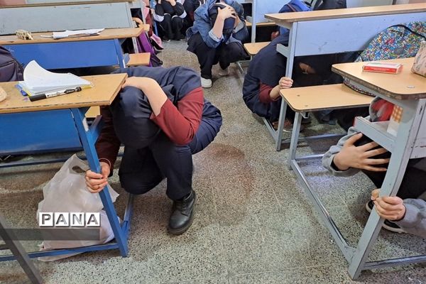 جلسه آموزشی طرح دادرس در دبیرستان سیزده آبان ناحیه یک کرج