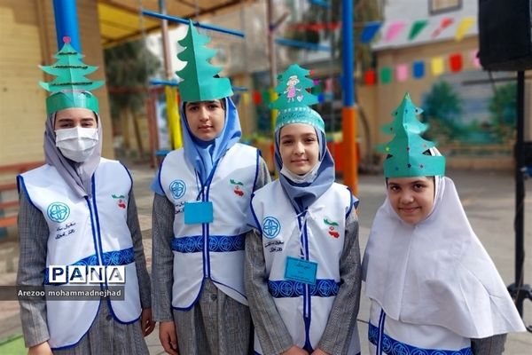 کاشت نهال به‌مناسبت روز درختکاری در مدرسه خدیجه شهرستان قرچک