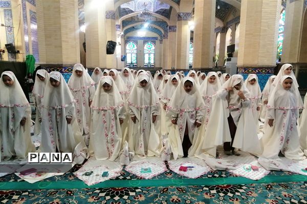 اولین اقامه نماز جماعت دختران نو‌تکلیف دبستان عالیه جبروتی یک ناحیه یک یزد
