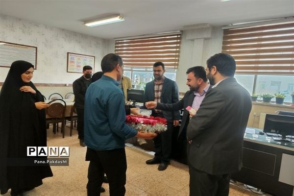 توزیع شیر به‌مناسبت هفته سلامت مردان در اداره آموزش‌ و‌ پرورش پاکدشت