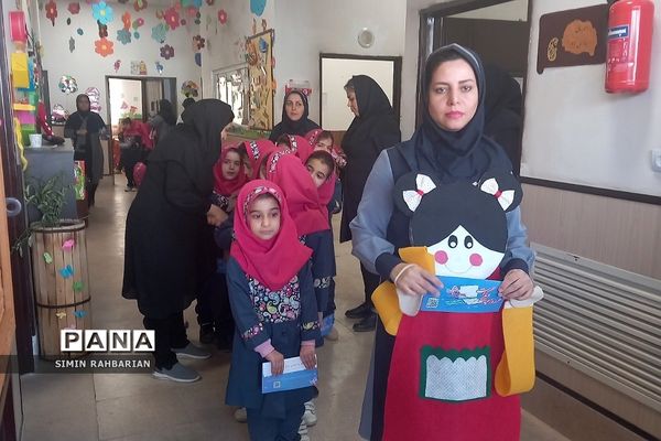 جشن نیکوکاری در دبستان طرح‌نو شهرستان پردیس