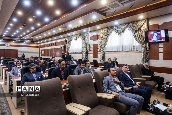 نشست هم‌اندیشی قرارگاه جهادی گام دوم انقلاب