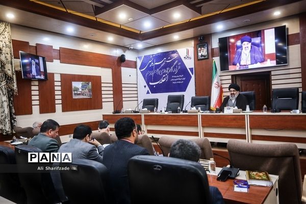 نشست هم‌اندیشی قرارگاه جهادی گام دوم انقلاب