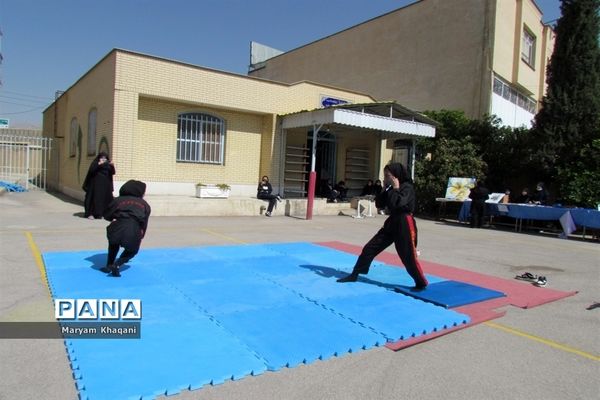 جشن نیکوکاری در دبیرستان دخترانه شاهد قهرمان ایزدی ناحیه 3 شیراز