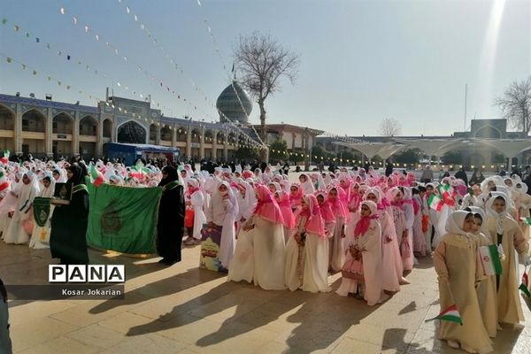 برگزاری جشن تکلیف دختران مدارس غیردولتی نواحی چهارگانه شیراز در حرم مطهر شاهچراغ(ع)