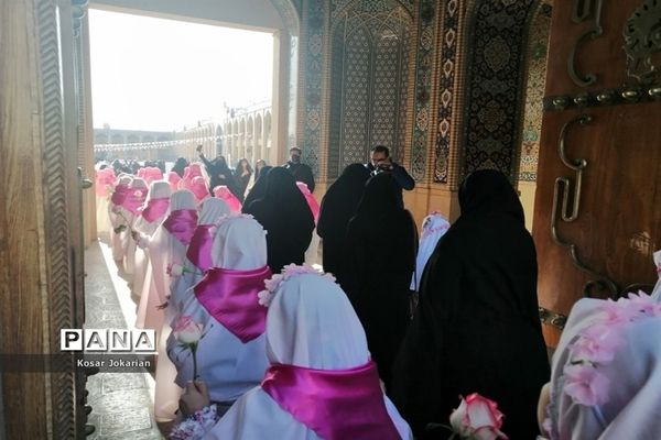 برگزاری جشن تکلیف دختران مدارس غیردولتی نواحی چهارگانه شیراز در حرم مطهر شاهچراغ(ع)