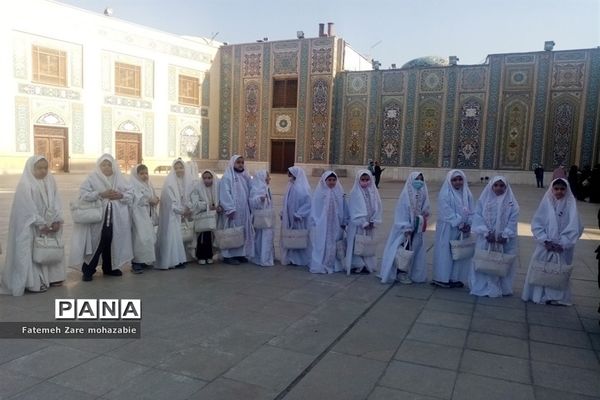 برگزاری جشن تکلیف دختران مدارس غیردولتی نواحی چهارگانه شیراز در حرم مطهر شاهچراغ(ع)