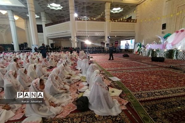 برگزاری جشن تکلیف دختران مدارس غیردولتی نواحی چهارگانه شیراز در حرم مطهر شاهچراغ(ع)