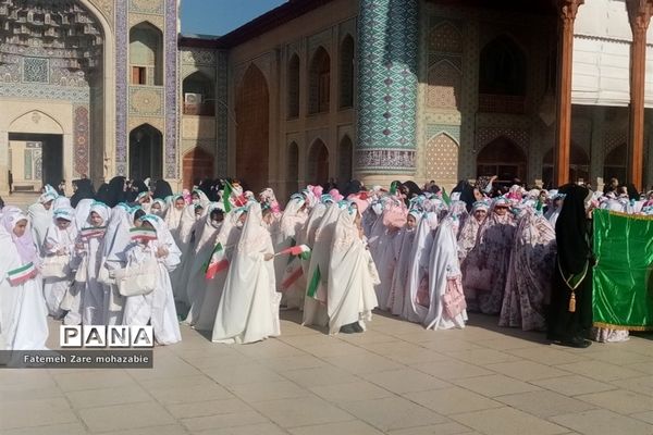 برگزاری جشن تکلیف دختران مدارس غیردولتی نواحی چهارگانه شیراز در حرم مطهر شاهچراغ(ع)