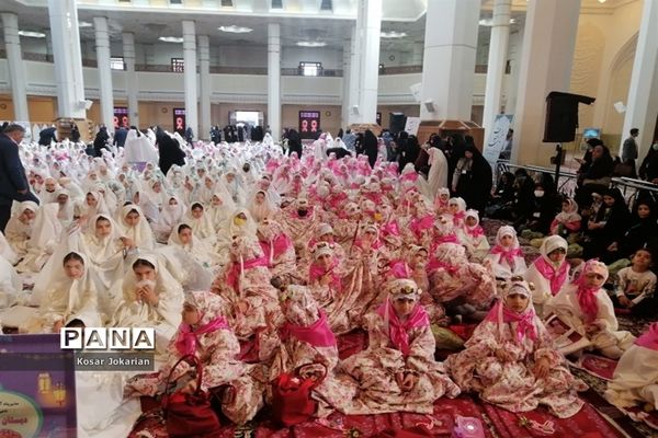 برگزاری جشن تکلیف دختران مدارس غیردولتی نواحی چهارگانه شیراز در حرم مطهر شاهچراغ(ع)