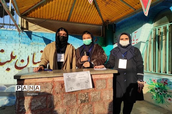 آموزش کاشت و نگهداری گیاهان آپارتمانی در دبیرستان نرجس منطقه ۱۳