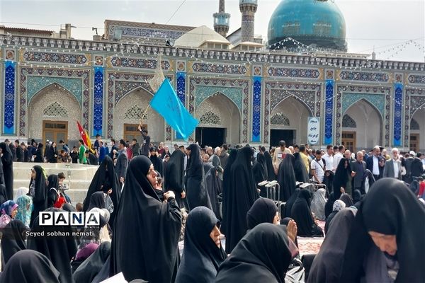 حال و هوای امام رضایی کاروان زیارت اولی‌ها در حرم مطهر امام رضا (ع)