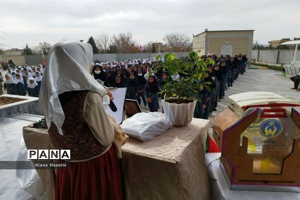 جشن احسان و نیکوکاری در دبستان فرهنگ مرحوم مهندس فرازمند شهرستان کاشمر