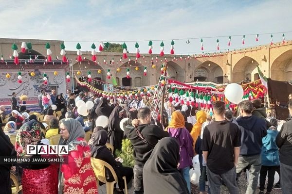 افتتاحیه جشنواره اقوام ایرانی در کاروانسرای عباسی فشافویه