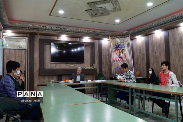 برگزاری مسابقه مشاعره در کانون امید منطقه ۱۴