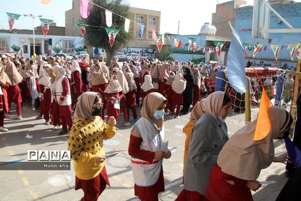 نواخته شدن زنگ جشن نیکوکاری در دبستان شاهد حریت بهبهان