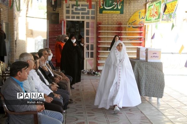 نواخته شدن زنگ جشن نیکوکاری در دبستان شاهد حریت بهبهان