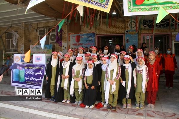 نواخته شدن زنگ جشن نیکوکاری در دبستان شاهد حریت بهبهان