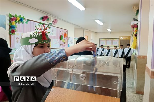 آیین جشن نیکوکاری در مدرسه حاجیه نوری ملارد