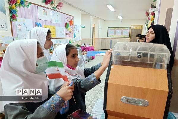 آیین جشن نیکوکاری در مدرسه حاجیه نوری ملارد
