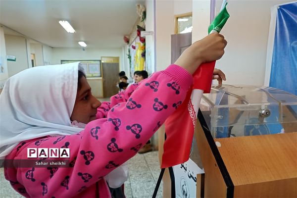 آیین جشن نیکوکاری در مدرسه حاجیه نوری ملارد