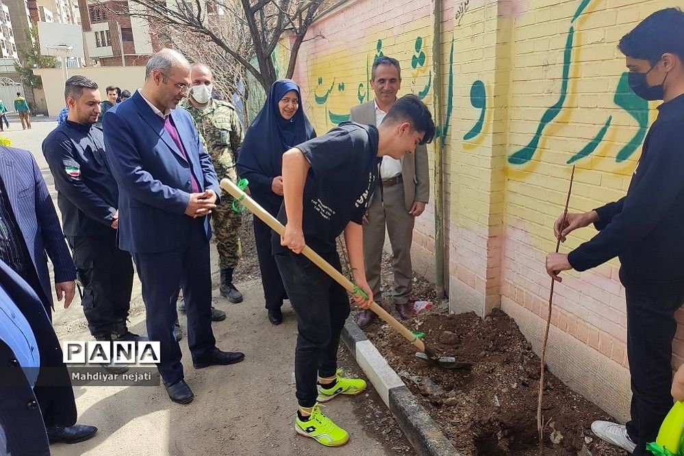 آیین نمادین روز درختکاری در دبیرستان استعدادهای درخشان شهید بهشتی رودهن