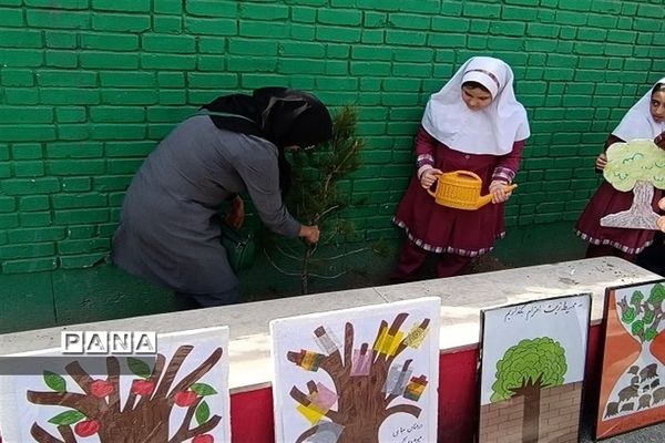 مراسم روز درختکاری در مدرسه پروین اعتصامی شهرستان قدس