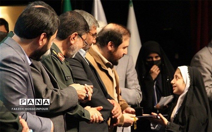 درخشش دانش‌آموز خبرنگار شهرستان‌های استان تهران در هشتمین جشنواره رسانه‌ای ابوذر/فیلم