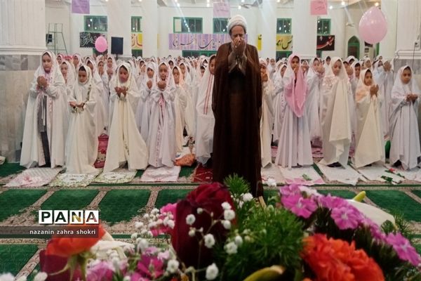 جشن عبادت و بندگی دانش‌آموزان دختر در شهرستان قرچک