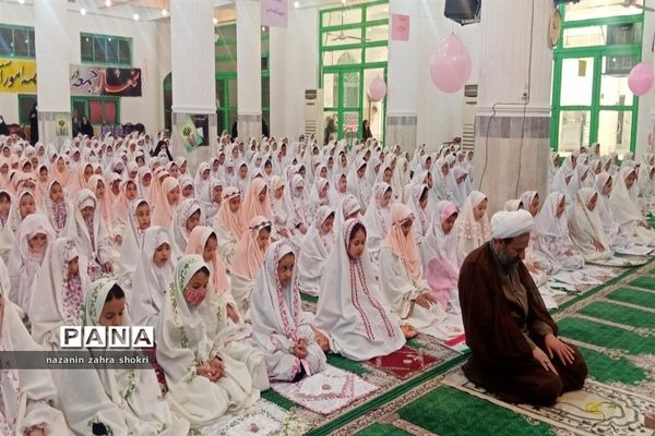 جشن عبادت و بندگی دانش‌آموزان دختر در شهرستان قرچک